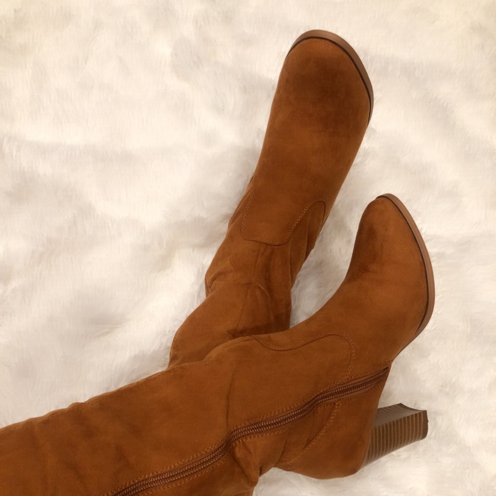 BOOTS - Picture 3 of 4